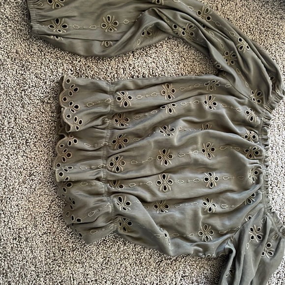 Long sleeve blouse size medium - Picture 2 of 2